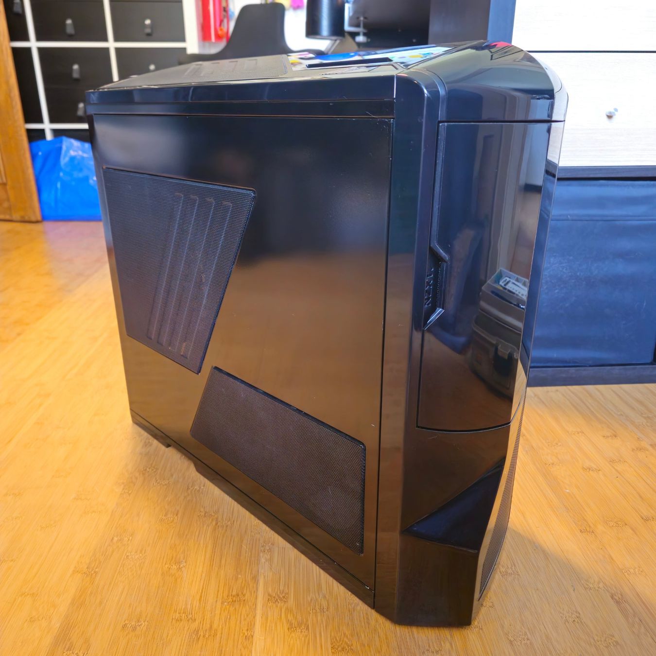 NZXT Custodie: PC Gehäuse - NZXT Phantom Schwarz/Black – Usato da Dietlikon venduto da DonatoDeluxe