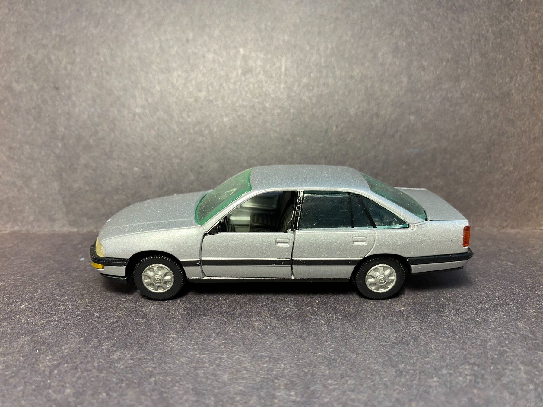 Gama Modellini d'auto: Opel Senator - GAMA 1:43 – Usato da Spiez venduto da Mlandcruiser