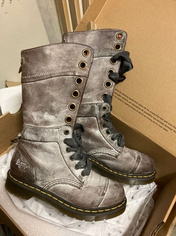 Dr martens 2024 triumph 1914 grey