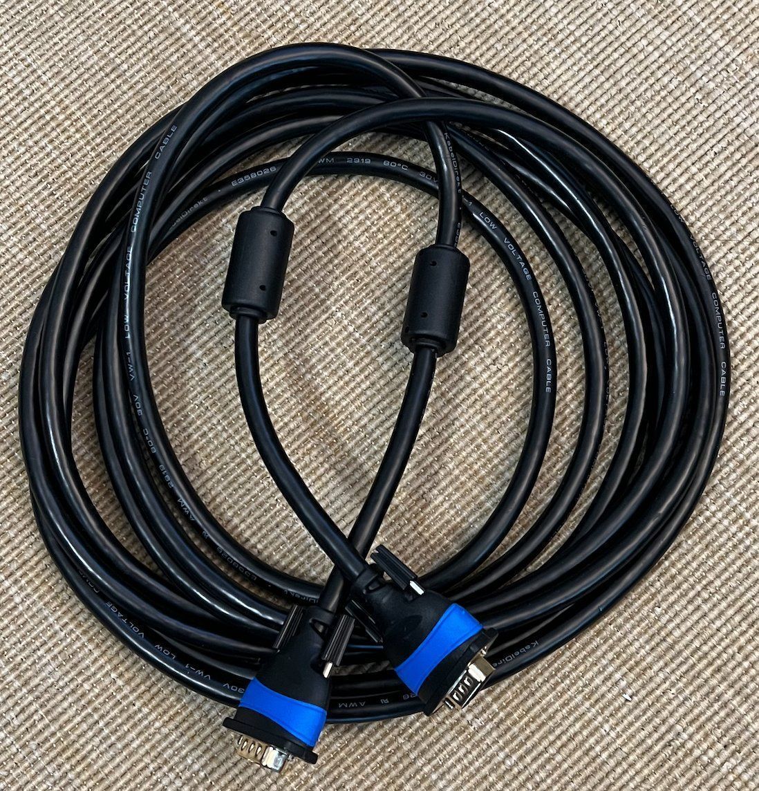Cavi: KabelDirect e358026 Computer AWM 2919 VGA Monitorkabel 3m – Usato da Wisen venduto da Tukta08