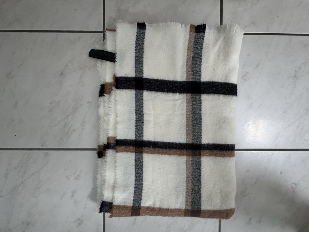 Zara Foulard & Sciarpe: Sciarpa 🧣 Zara – Usato da Porza venduto da kaj_d5q7 1