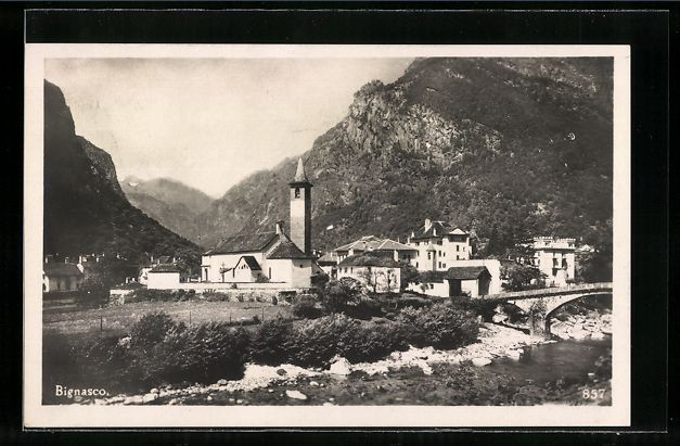 Cartoline postali: Bignasco, Ortsansicht mit Brücke und Ki – Usato da Berlin venduto da bartko-reher
