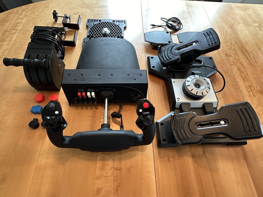 Flugsimulator Komplettausrüstung: Yoke + Pedals + Throttle! (Gebraucht ...