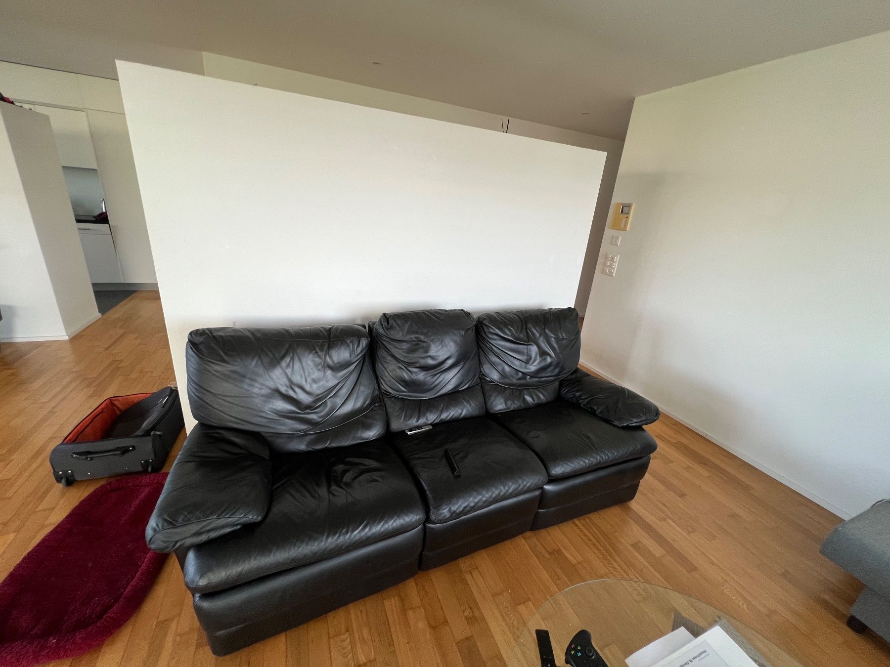 Sofas: Three-Seater Leather Sofa with Reclining Function Used – Gebraucht aus Oberägeri von CJK2023 3