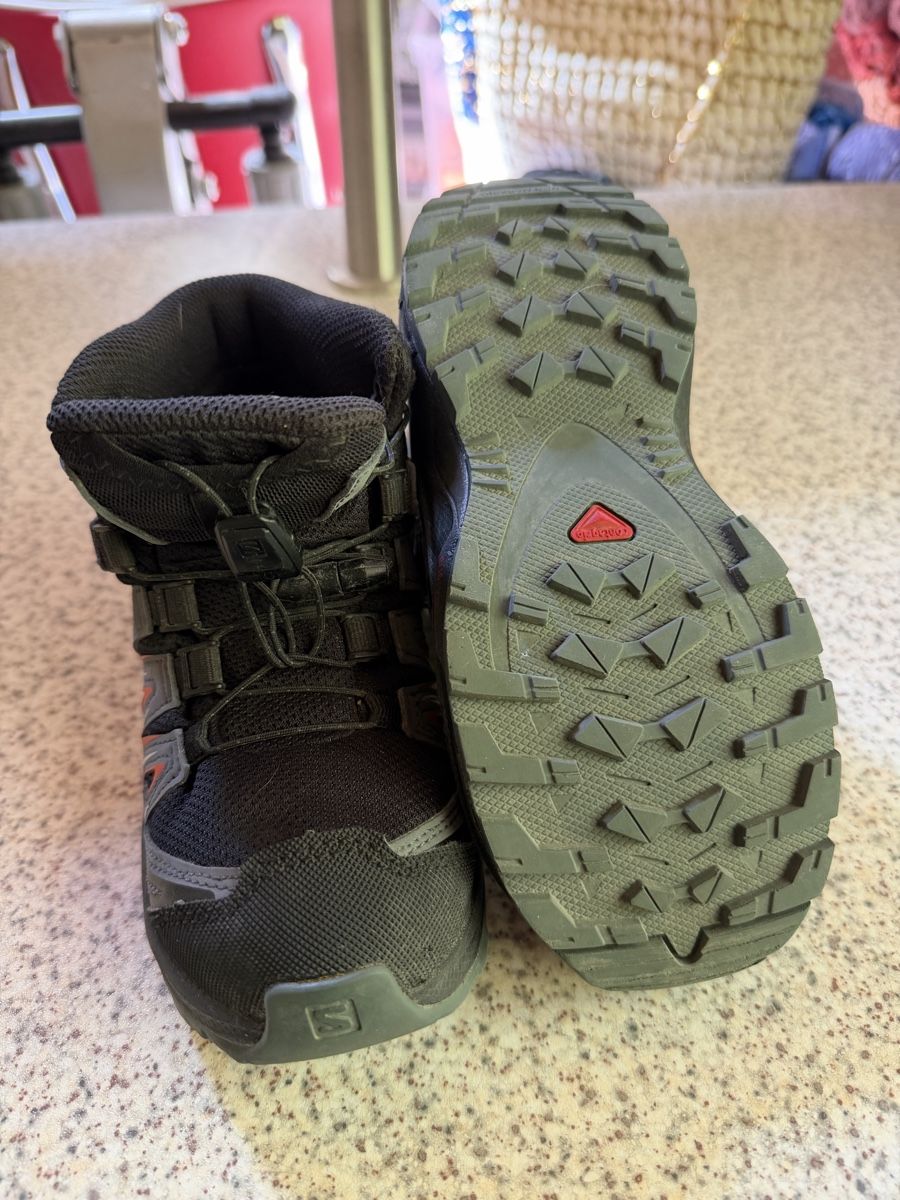 Adidas Chaussures garçon: Kinderschuhe 2x Gr.31 – D'occasion à La Garde (Sembrancher) par jan_b6mp 2