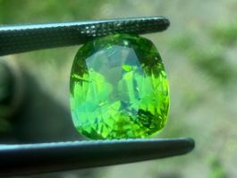 TURMALIN limettengrün Cushion 2.67cts Burma
