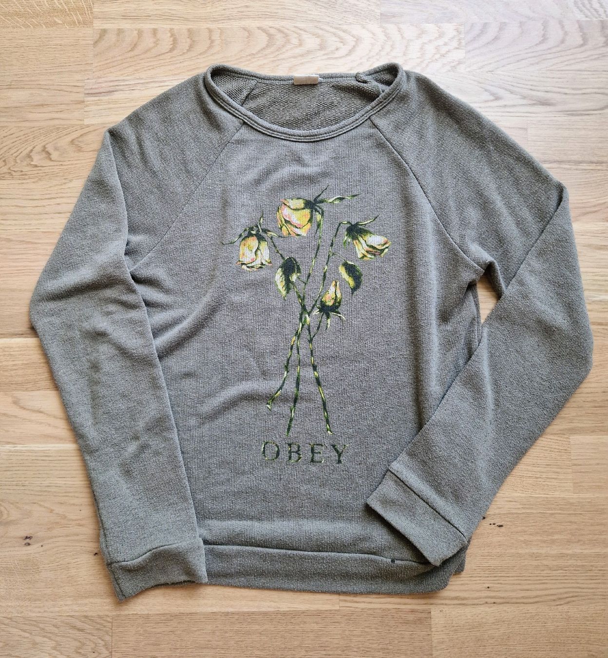 Obey Tops: Sweatshirt OBEY size S – Gebraucht aus Denges von elo_2zgb