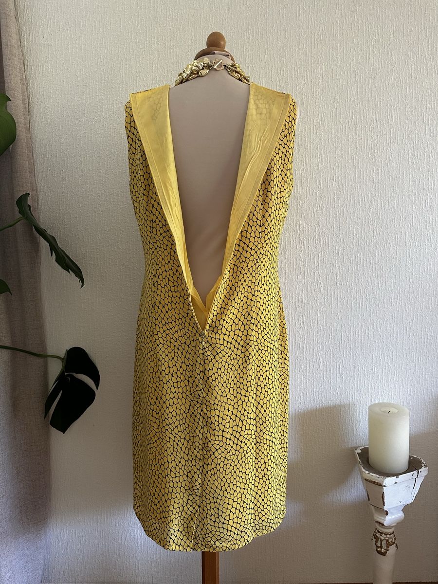 Vestiti: Robe jaune sans manches imprimé serpent taille 40 42 – Usato da Châtelaine venduto da Alexandra.jankowski 5