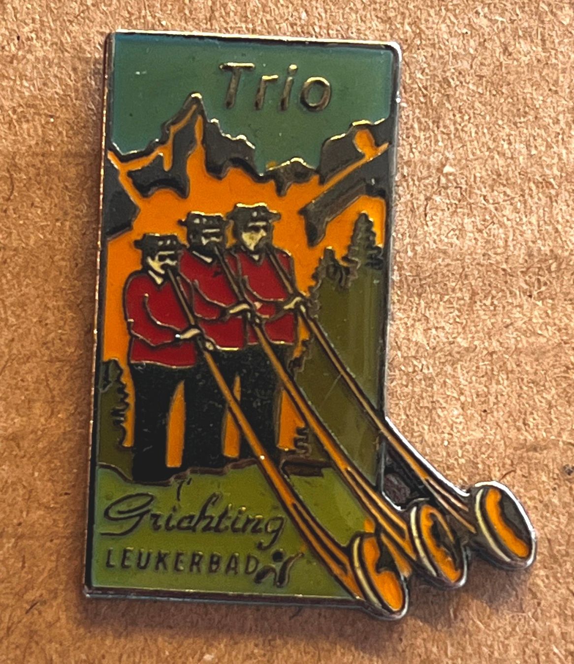 Swiss Placchette & Badge: Pin Trio Grichting Leukerbad – Usato da Obernau venduto da Wgnom