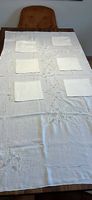 Nappe brodée en lin (130x167cm) avec 6 serviettes