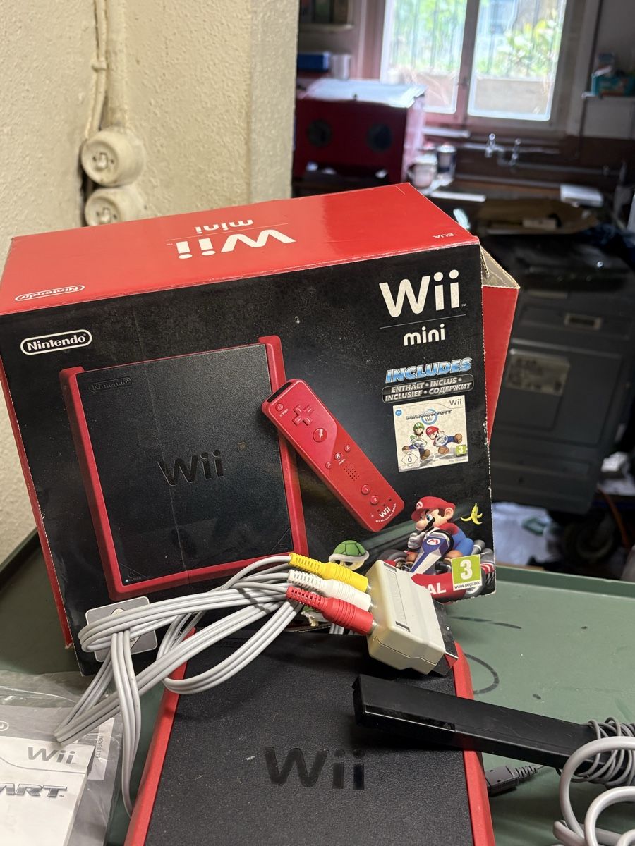 Nintendo Consoles: Wii Mini – D'occasion à Obermumpf par davetattoo
