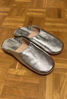 Marokkanische Hausschuhe/Pantoletten aus Leder in Silber