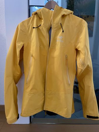 ARC’TERYX raincoat. Beta SL Hybrid. Women M