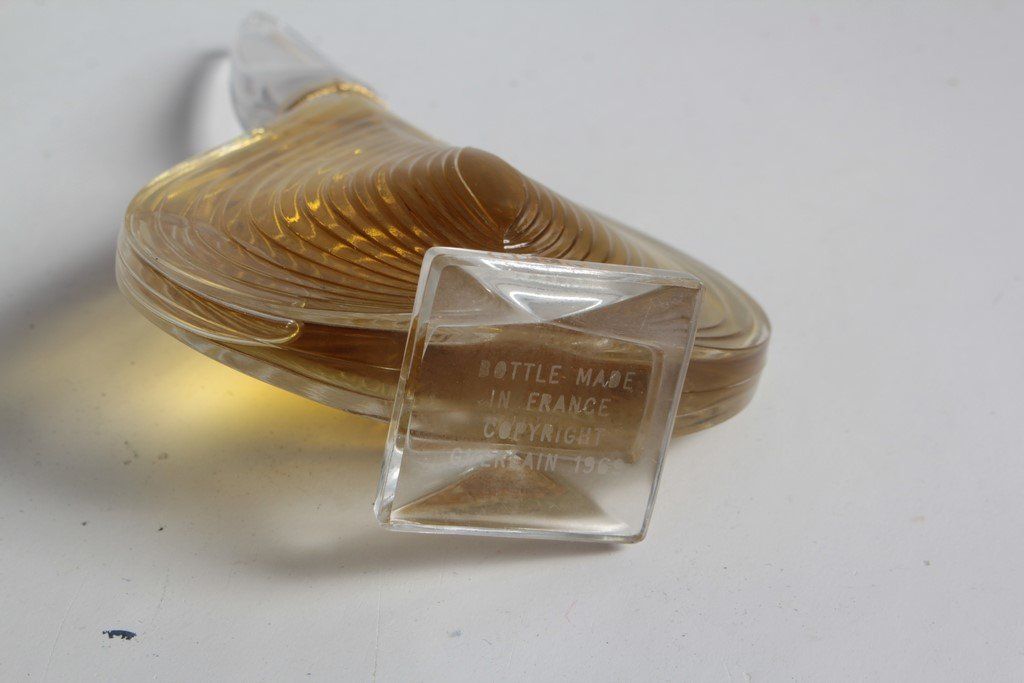 Guerlain Profumi & Eau de Toilette: GUERLAIN Flacon de parfum Chamade 1969 – Usato da Vandoeuvres venduto da Dom-Tom 2