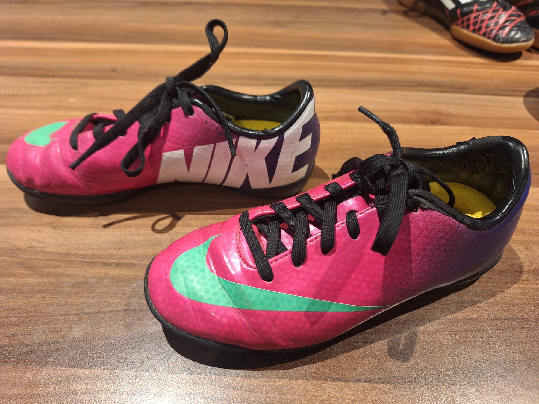 Nike Schuhe für Jungen: Nike Fussball Hallenschuhe 31 – Gebraucht aus Herrliberg von linavogt 1