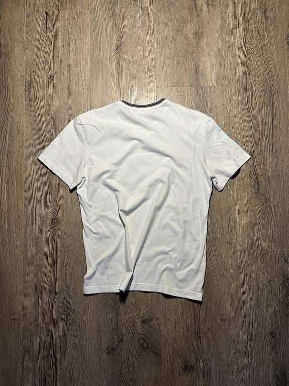 T-shirts: T shirt Lacoste  – D'occasion à Cheseaux-Lausanne par mad_mnv2 2