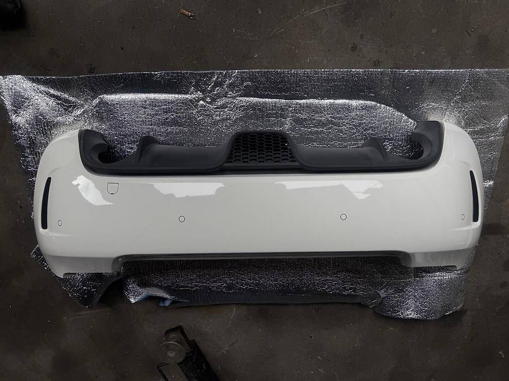 Tutti pezzi di ricambio auto: Abarth 500 Weiss Hintere Stossstange 2008-2015 – Usato da Safenwil venduto da Optimec_GmbH