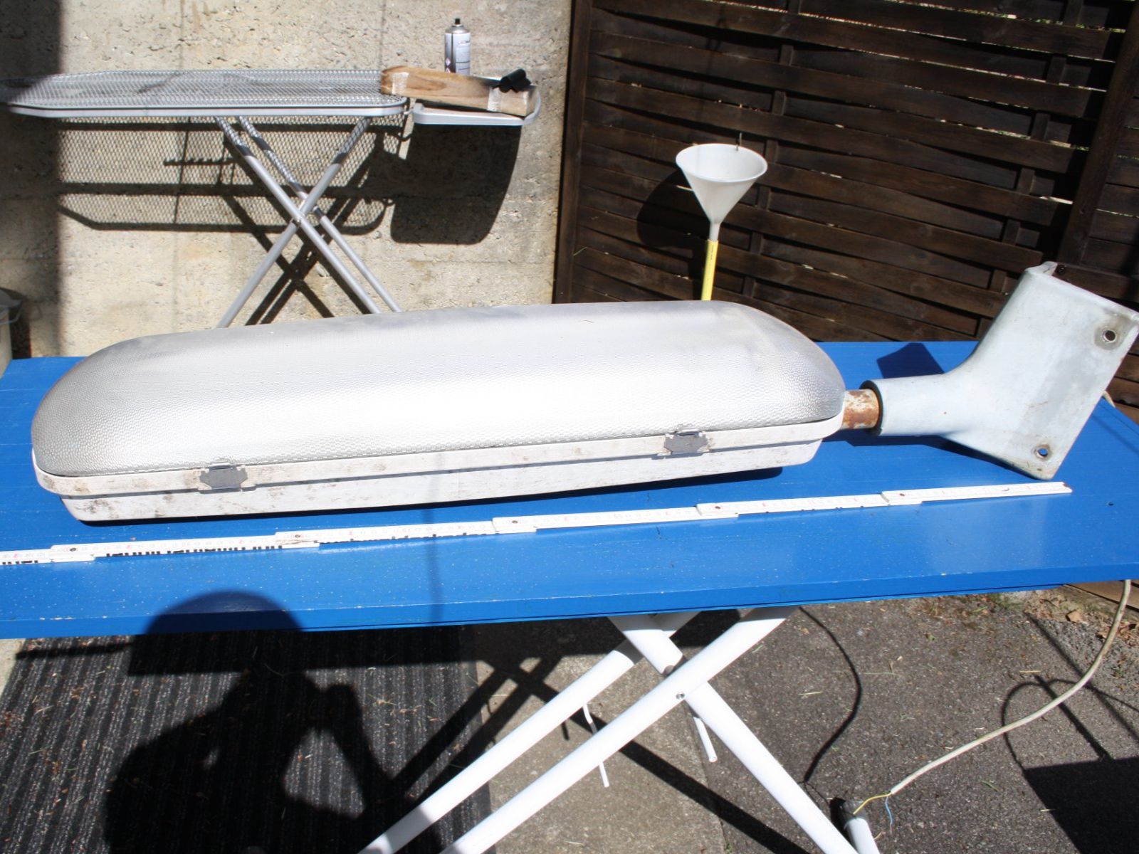 Lampen: VINTAGE STRASSEN LAMPE AUSSENLAMPE – Defekt aus Wauwil von Pneuedy