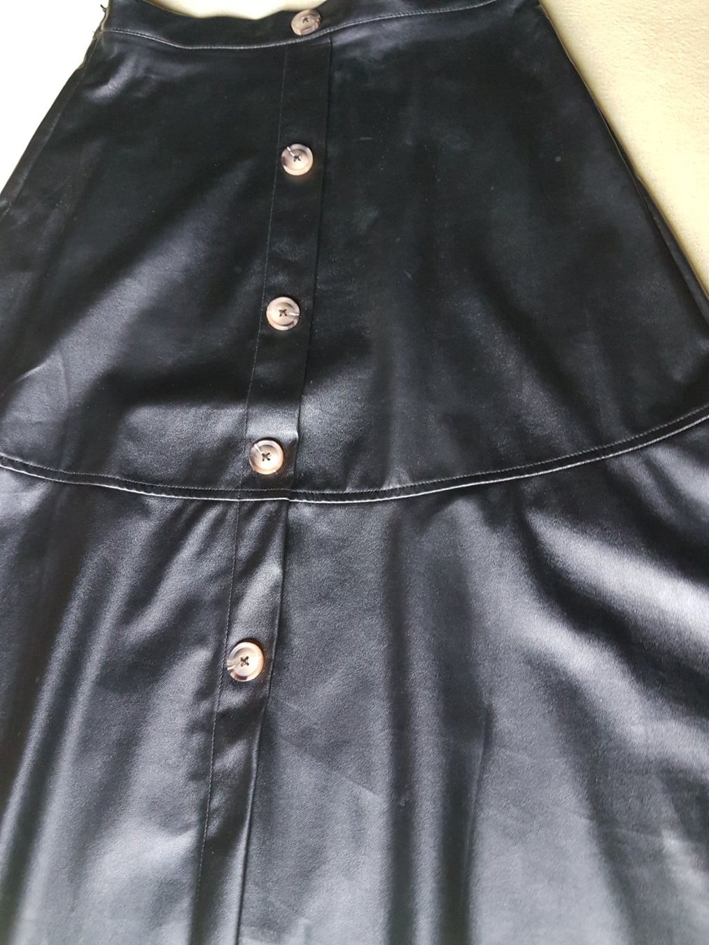 Shein Gonne: Jupe noire imitation cuir taille S marque Shein – Usato da Villiers venduto da san_jn5w 1