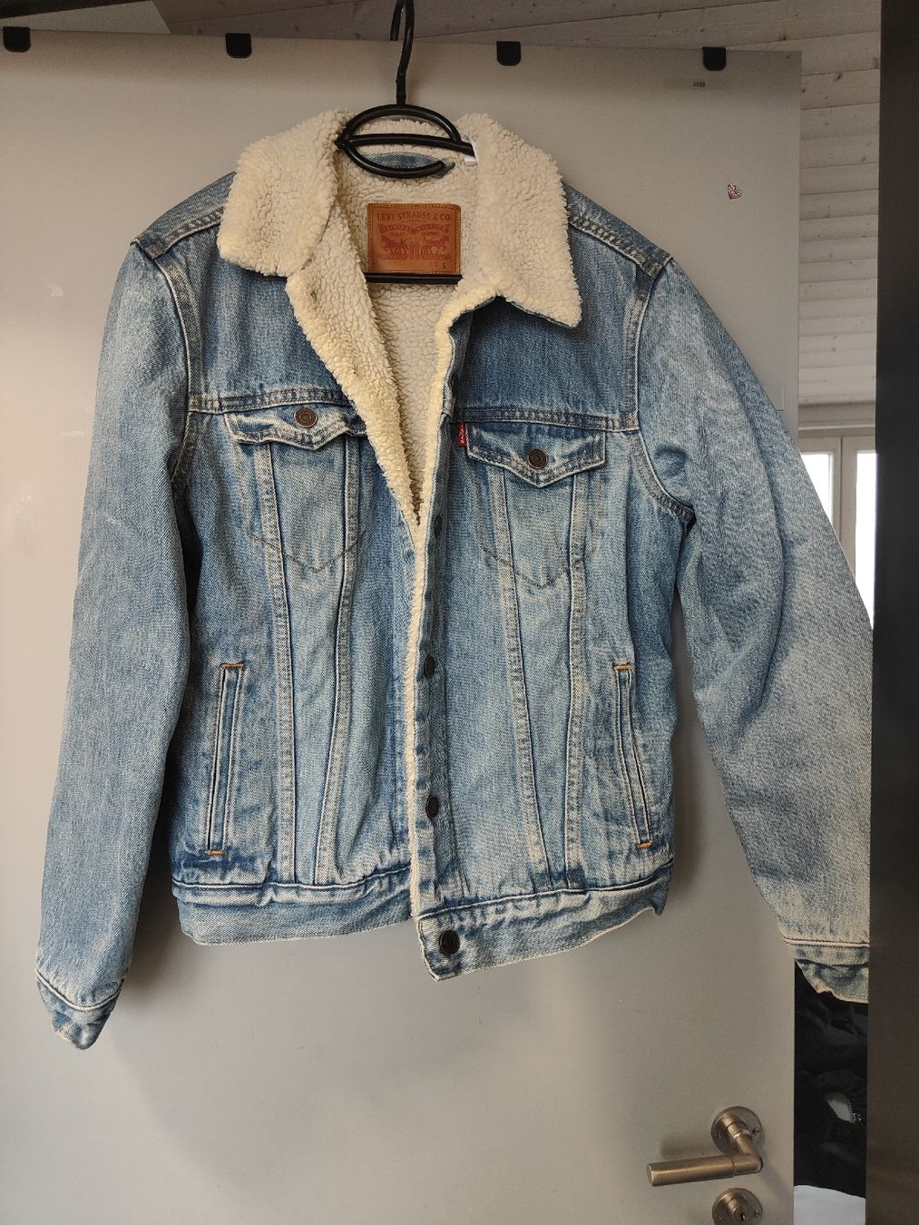 Levi's Giacche: Levi's Jeans Jacke mit Teddyfutter, Grösse S – Nuovo (secondo la descrizione) da Zürich venduto da naedaeo