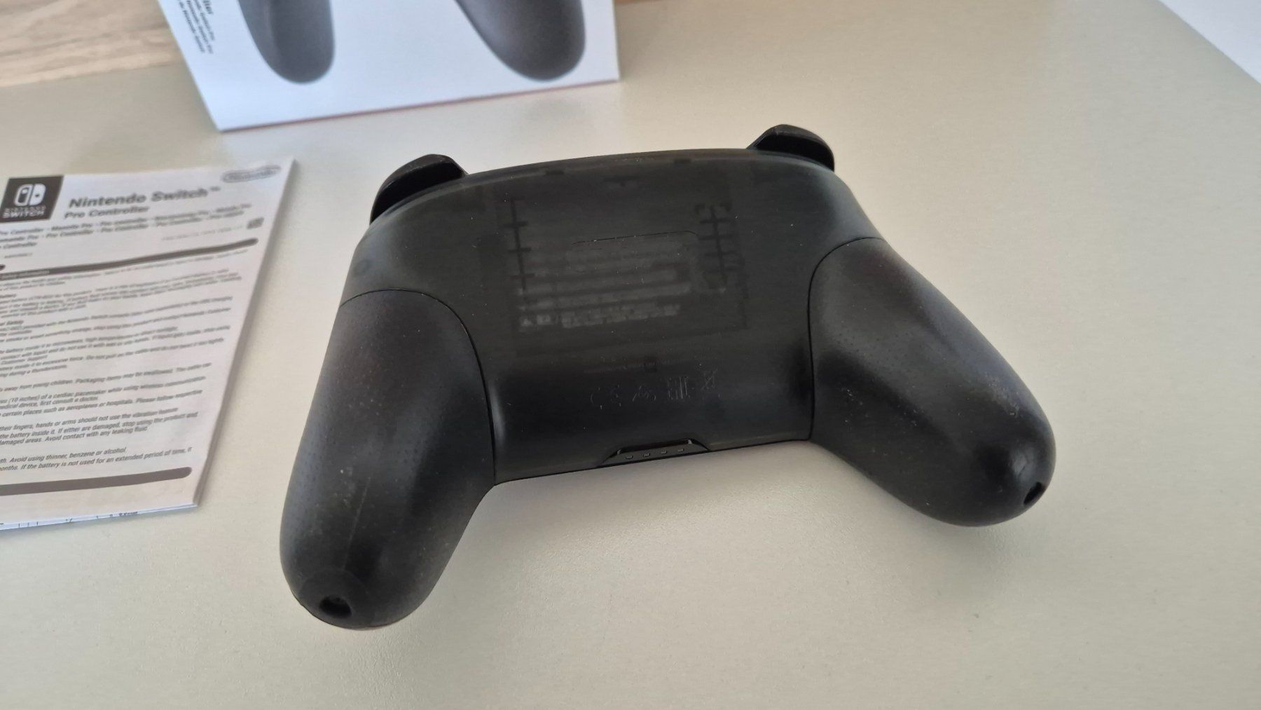 Controller: Nintendo Switch Pro Controller schwarz mit OVP – Nuovo (secondo la descrizione) da Bassersdorf venduto da retrolab 3