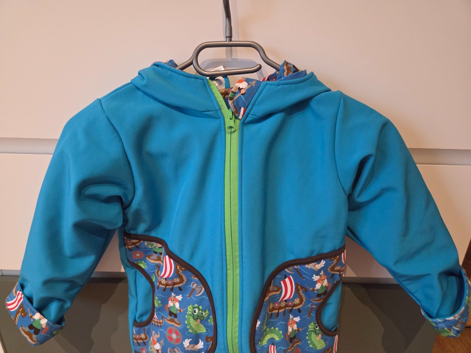 Giacche & Cappotti: Babauba Handmade Softshelljacke Gr. 110 blau, Wikinger – Nuovo (secondo la descrizione) da Heinrichswil venduto da frankie19860 1
