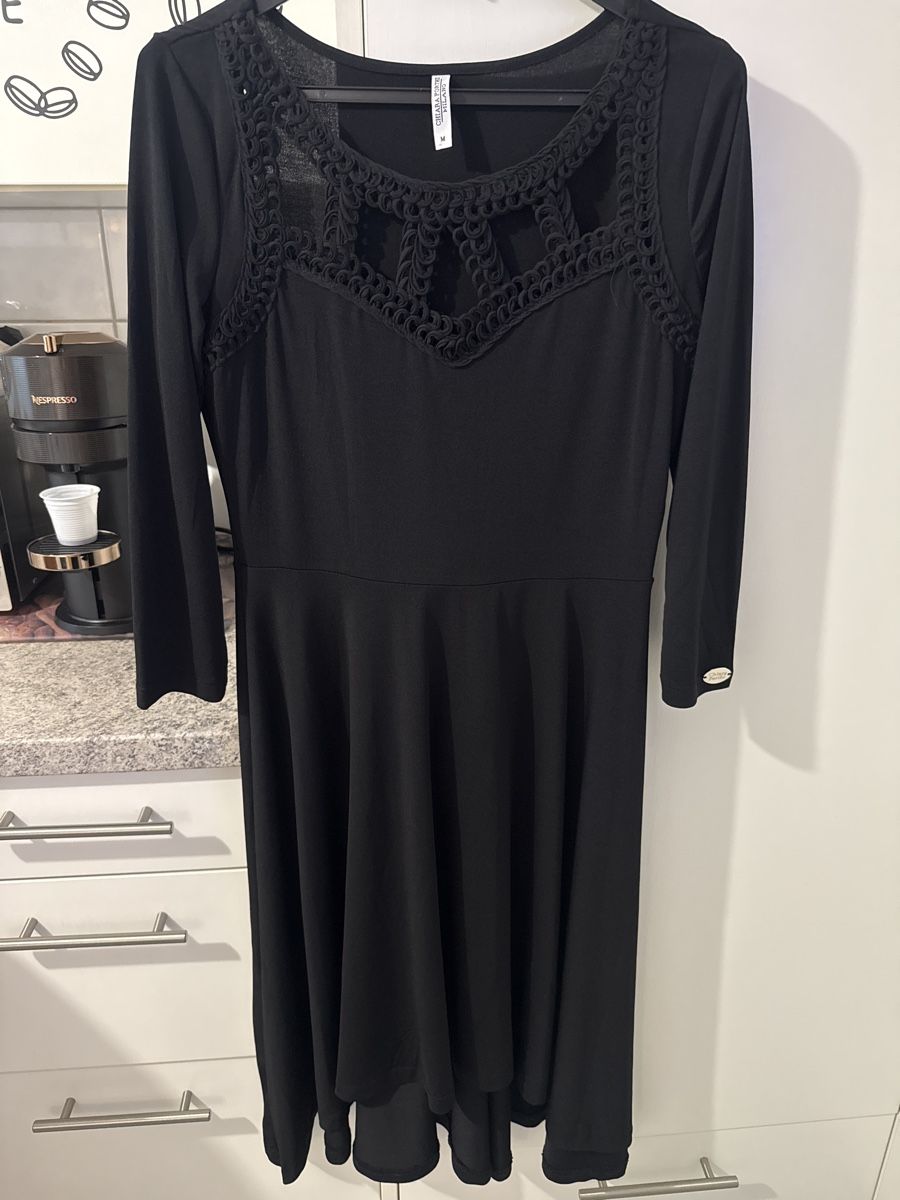 Kleider: Elegantes, schwarzes Kleid von Chiara Forthi, Grösse M – Gebraucht aus Basel von ros_sb8c