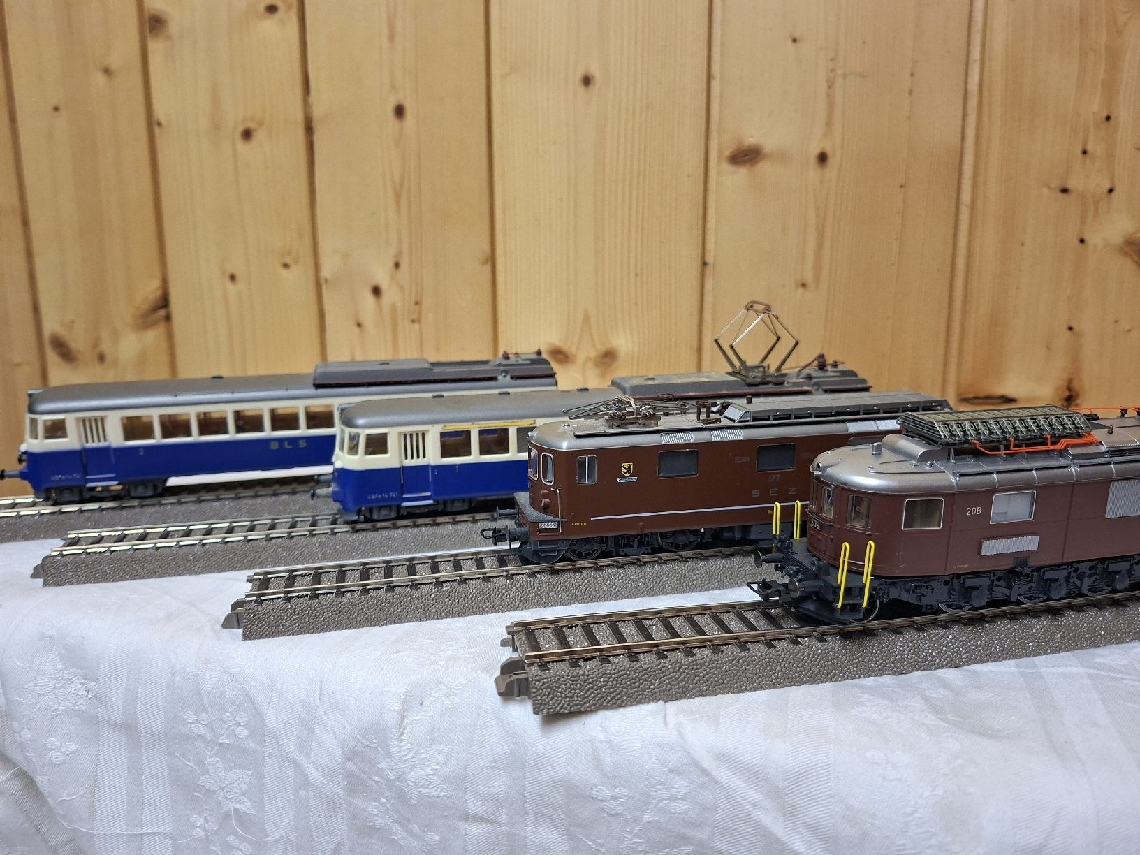 Modellini di ferrovie: BLS-Set, Triebzug, Ae 6/8, Re 4/4 – Usato da Wädenswil venduto da mape40