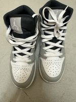 Coole Air Jordan 1 Mid Schuhe - Grau/Weiss Grösse 38.5