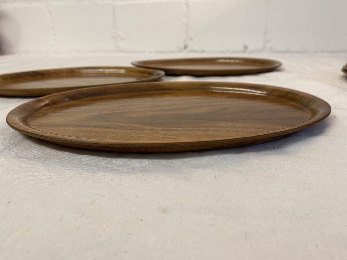 Servierplatten: 6 er Set Vintage Kunststofftabletts, Serviertabletts – Gebraucht aus sursee von trilli-tralli 7