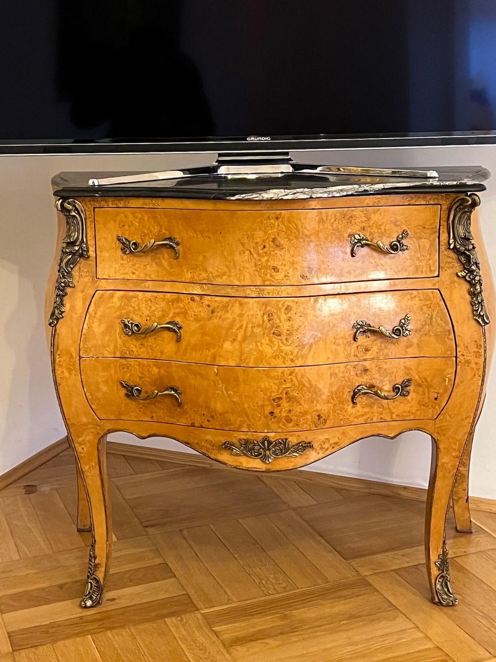 Cassettiere: Barock Kommode Barockstil Marmorplatte Messing Schrank – Usato da Gemünden venduto da GEUENWALD 1