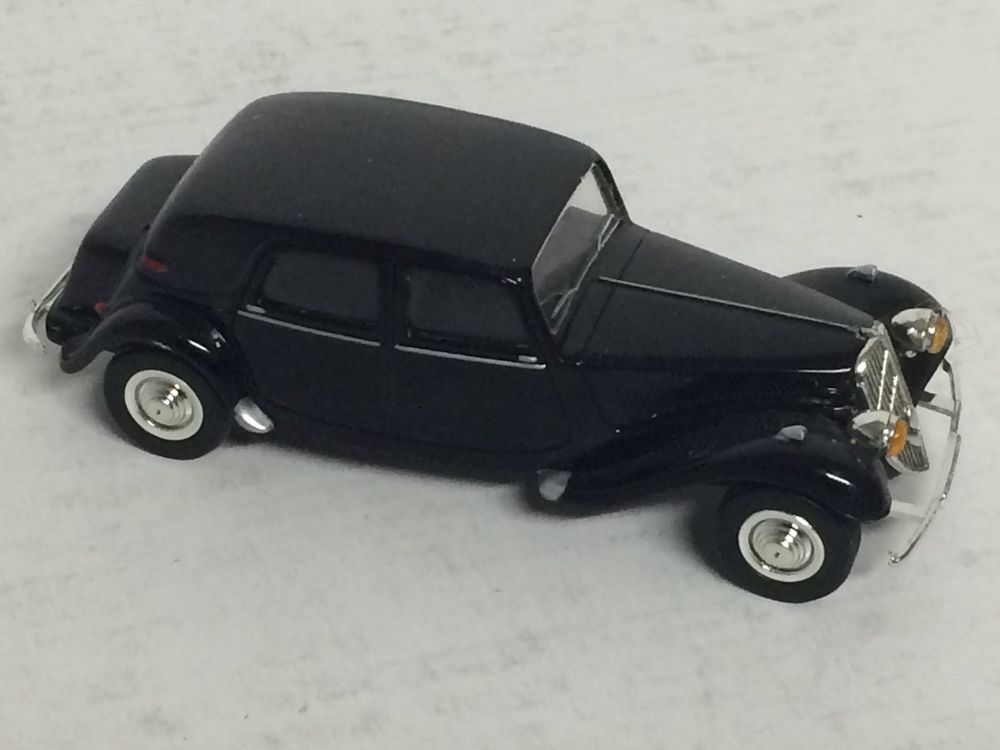 VOITURE CITROËN TRACTION 11 B 1952 Échelle 1/24 Diecast EUR 51,56 - FR