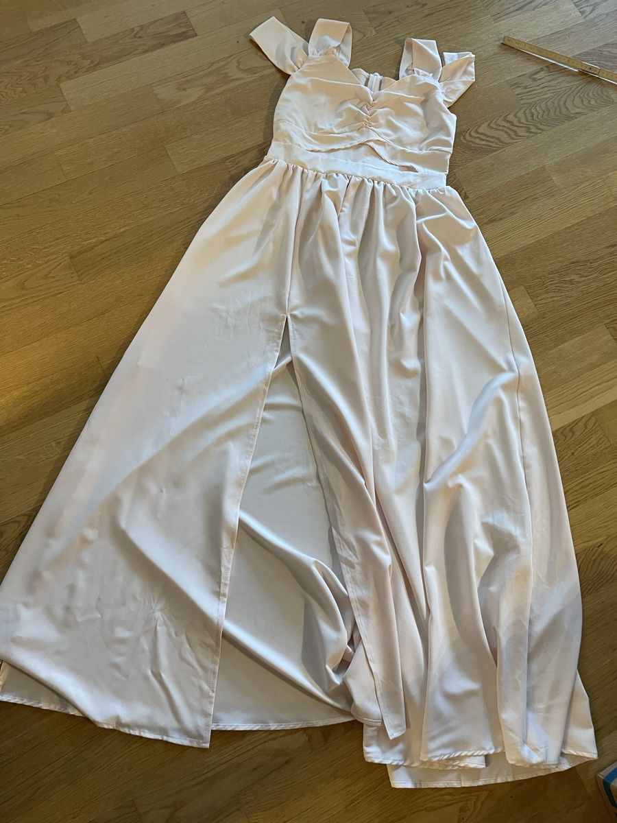Vestiti: Kleid Grösse 40 EU – Usato da Rüschlikon venduto da Lajniii
