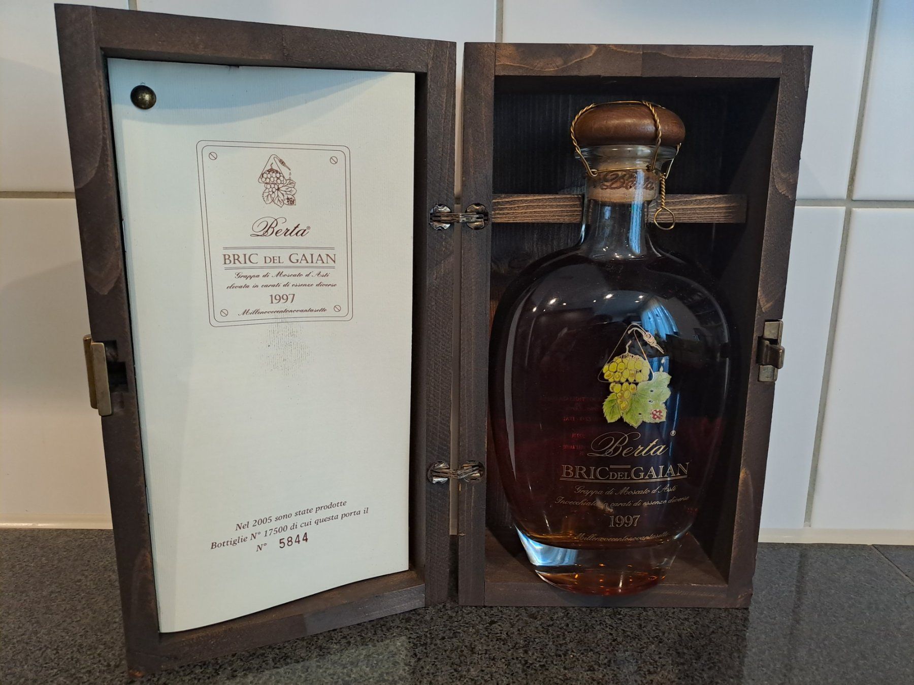 Berta Bevande alcoliche: Berta Grappa BRICDELGAIAN 1997 mit OHK – Nuovo e nell'imballaggio originale da Elsau venduto da Kellerraeumung