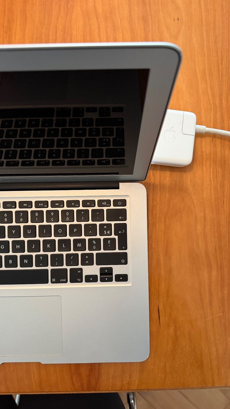 Apple Portables: MacBook Air 2015 AZERTY – D'occasion à Zürich par pevamoreauu 3