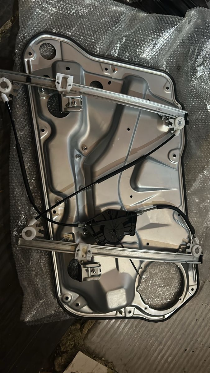 Volkswagen Alle Autoersatzteile: VW Golf 4 Fenstermechanismus – Neu (gemäss Beschreibung) aus Gampelen von ste_r6hj 1
