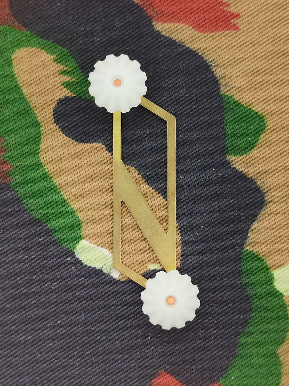 Schweizer Armee Uniformen: Gradabzeichen Gefreiter Ord. 1990, Variante 1 – Gebraucht aus Bauma von SwissMilitaria 1