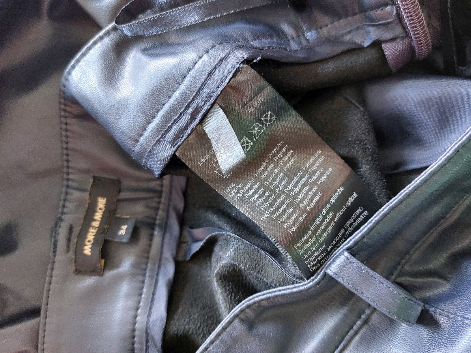 More & More Pantaloni: Kunstleder-Hose dunkelblau Gr. 34/36 – Usato da Horgen venduto da prinza 4