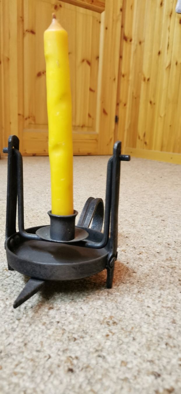Lampade: Tragbare Weinkellerlampe mit Schwenkarm – Usato da Sulzbach venduto da piz_25nr