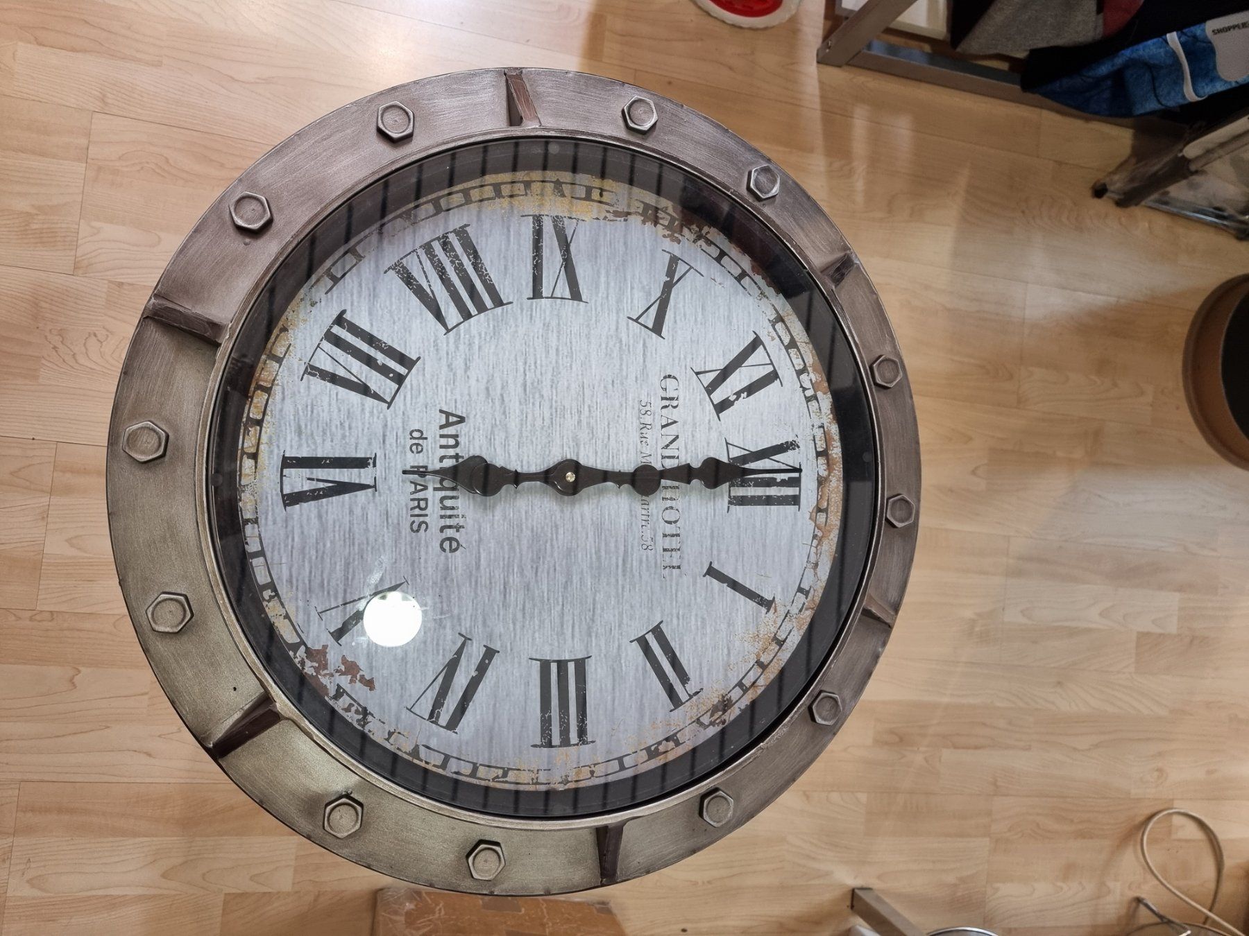 Tavoli: Beistelltisch mit integrierter Uhr – Nuovo (secondo la descrizione) da stans venduto da iselli1