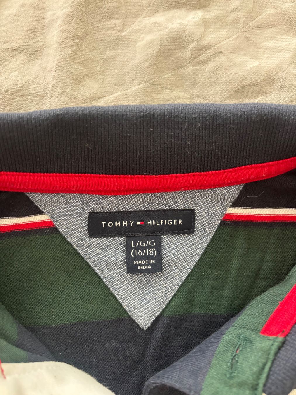 Tommy Hilfiger T-shirt: Tommy Hilfiger shirt – Nuovo (secondo la descrizione) da Port venduto da Rya_cz7j 1
