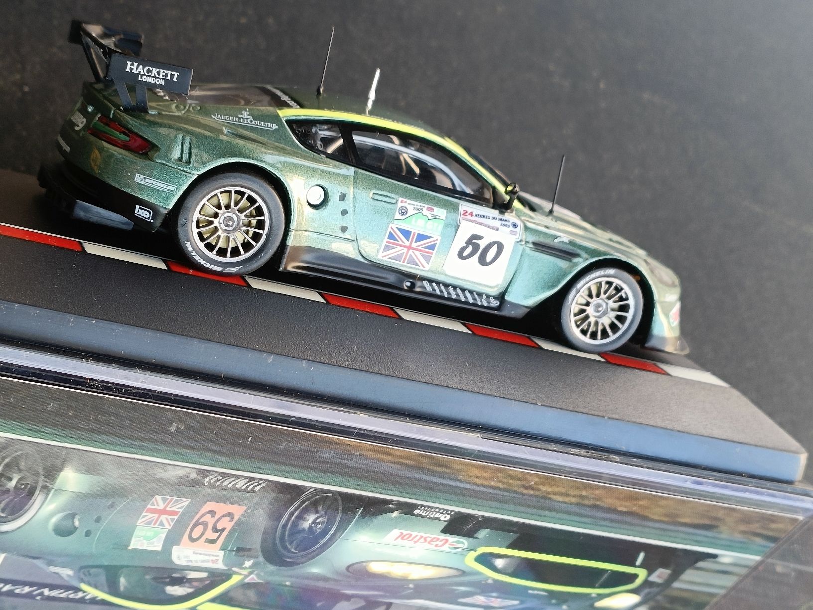 Aston Martin Modellini d'auto: Modellauto Aston Martin DBR9 2005 24 Heures du Mans – Nuovo (secondo la descrizione) da Brugg AG venduto da Ente015 4