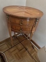 Petit meuble d’appoint en marqueterie – style Louis XV