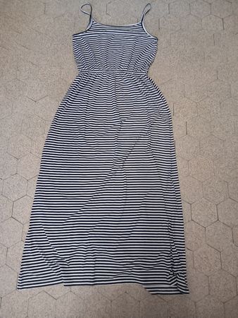Robe longue rayée à bretelles fines