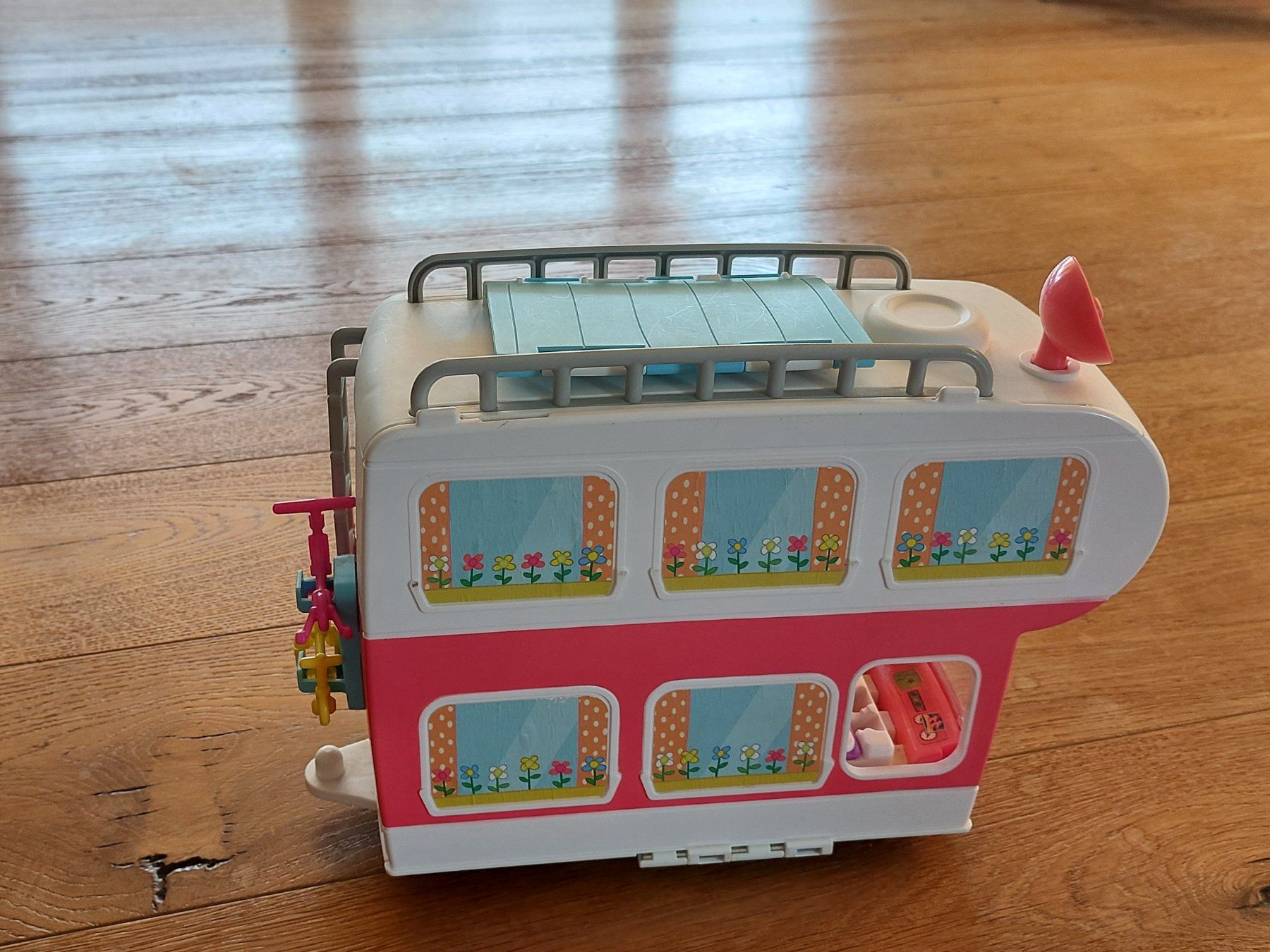 Spielzeuge: Peppa Pig Wohnmobil – Gebraucht aus Bäriswil BE von ren_8dng 1