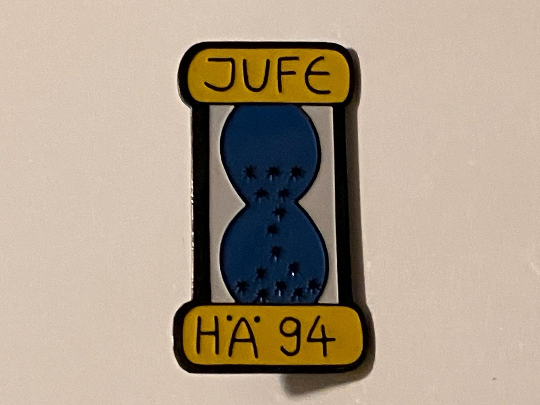 Placchette & Badge: 1 Pin Jufe Hä 1994 – Usato da Basel venduto da djwwpp