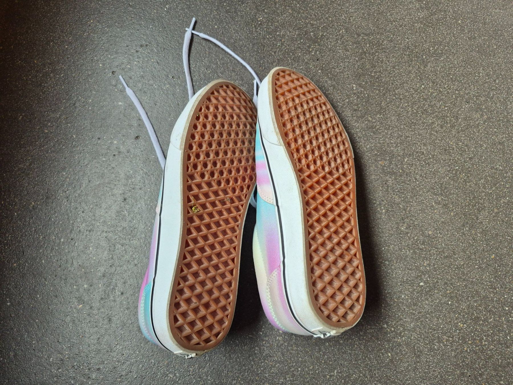 Vans Damenschuhe: Freizeitschuhe Regenbogenfarben VANS 41 – Gebraucht aus St. Gallen von Amelie_73 2