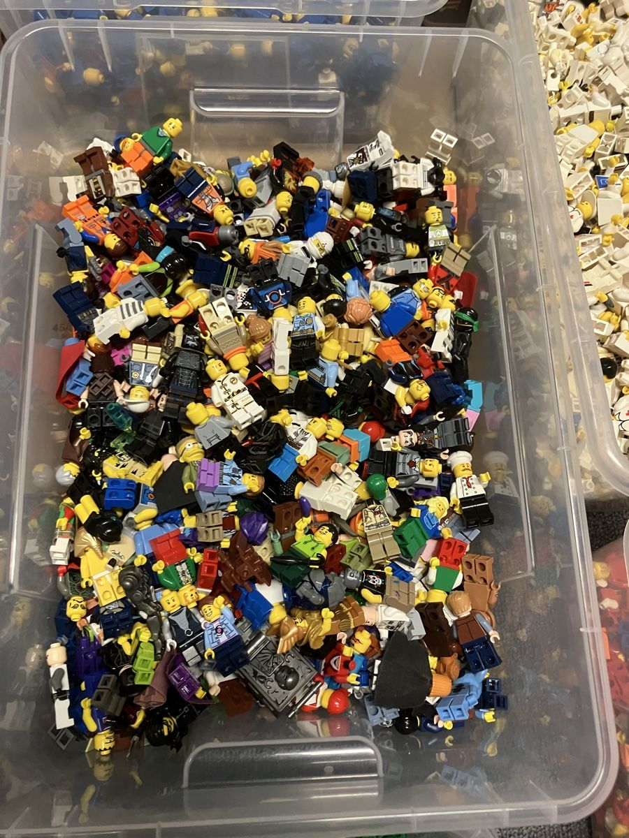 Lego Kit di costruzioni: Ca. 7000-7500 Lego Figuren – Usato da Luzern venduto da windundsichtschutz 4