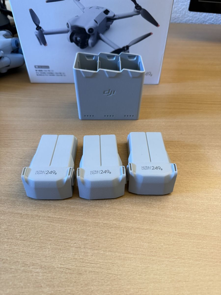 DJI Telecomando: DJI Mini 4 Pro Fly More Combo, like new – Nuovo (secondo la descrizione) da Lenzburg venduto da schmoendli 7