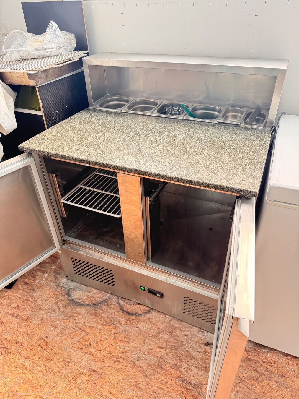 Ggm Gastro Appareils de cuisine: Pizzatisch – D'occasion à Ettiswil par Drivecafe 2